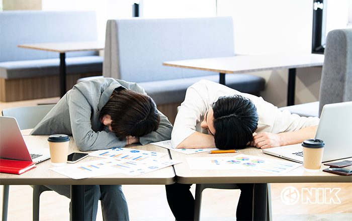 人依存で頼られ過ぎて寝込んでしまう「なんでも担当者」さん。イメージ